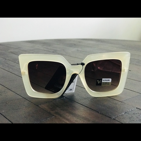 Modern Stylish Fashion Sunglasses - Picture 4 of 5